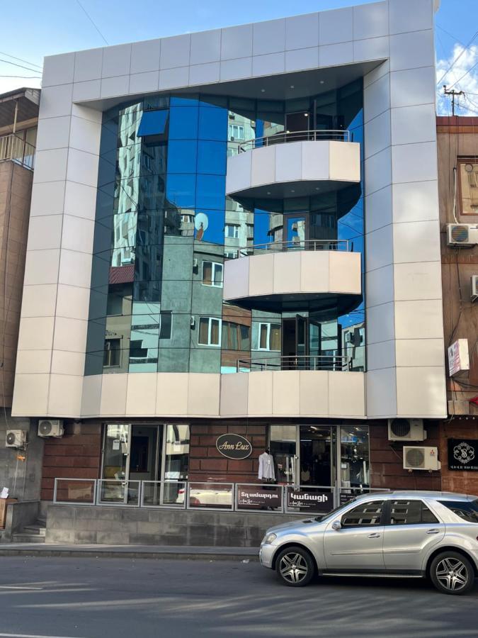 Friendly Hotel Yerevan Exterior foto